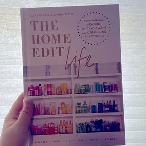 Selling the home edit book by, Clea Shearer & Joanna Teplin